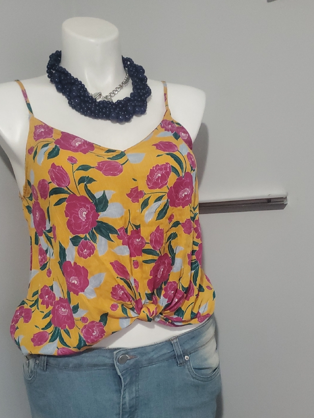 Lush Women's Yellow Floral Twist-Hem Cami Top